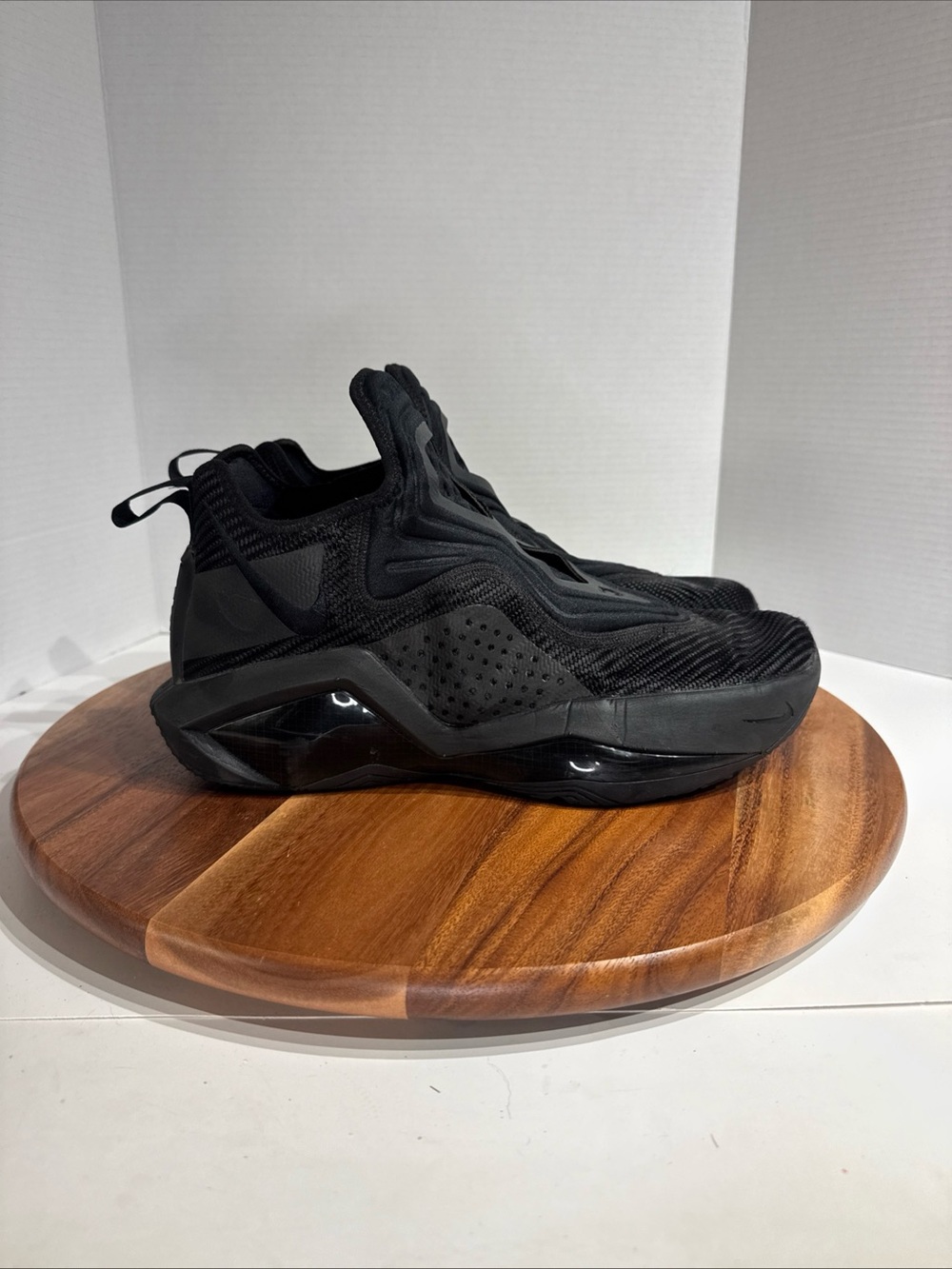 Nike LeBron Soldier 14 Men’s Size 13 Black Running Basketball Shoes Sneakers